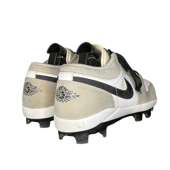 ***SOLD*** Nike Jordan 1 Low MCS Gray White Baseball Cleat CJ8524-012 Size 8.5 - Picture 4 of 6